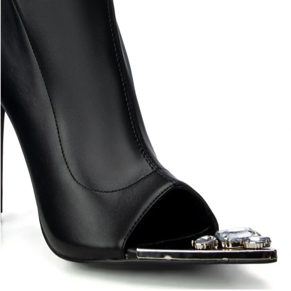 Elegant Black Over-the-Knee Boots - Picture 3 of 16